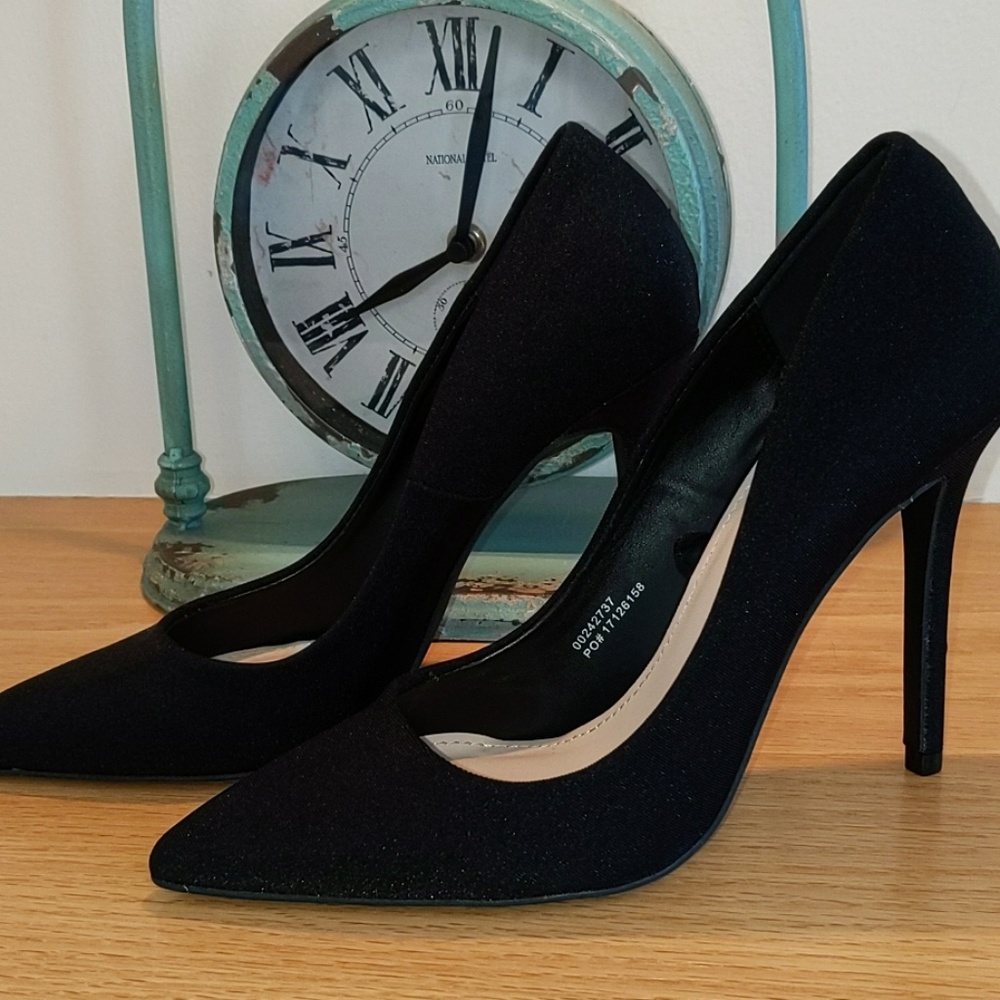 NEW, Black Pumps, Size 7,   4" Heel, Forever 21